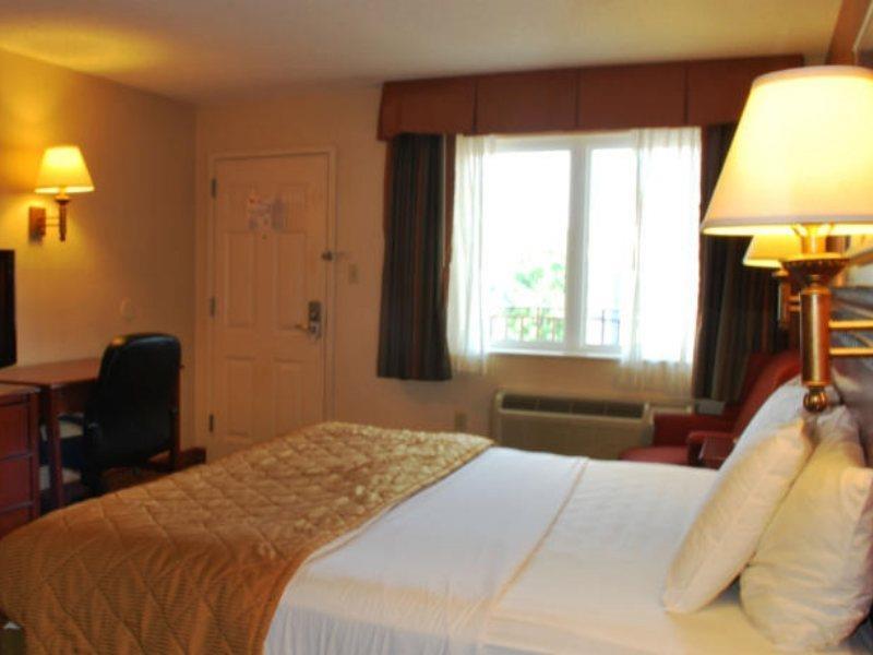 Econo Lodge Downtown Луисвилл Экстерьер фото